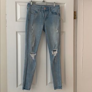 American Eagle light wash distress jegging